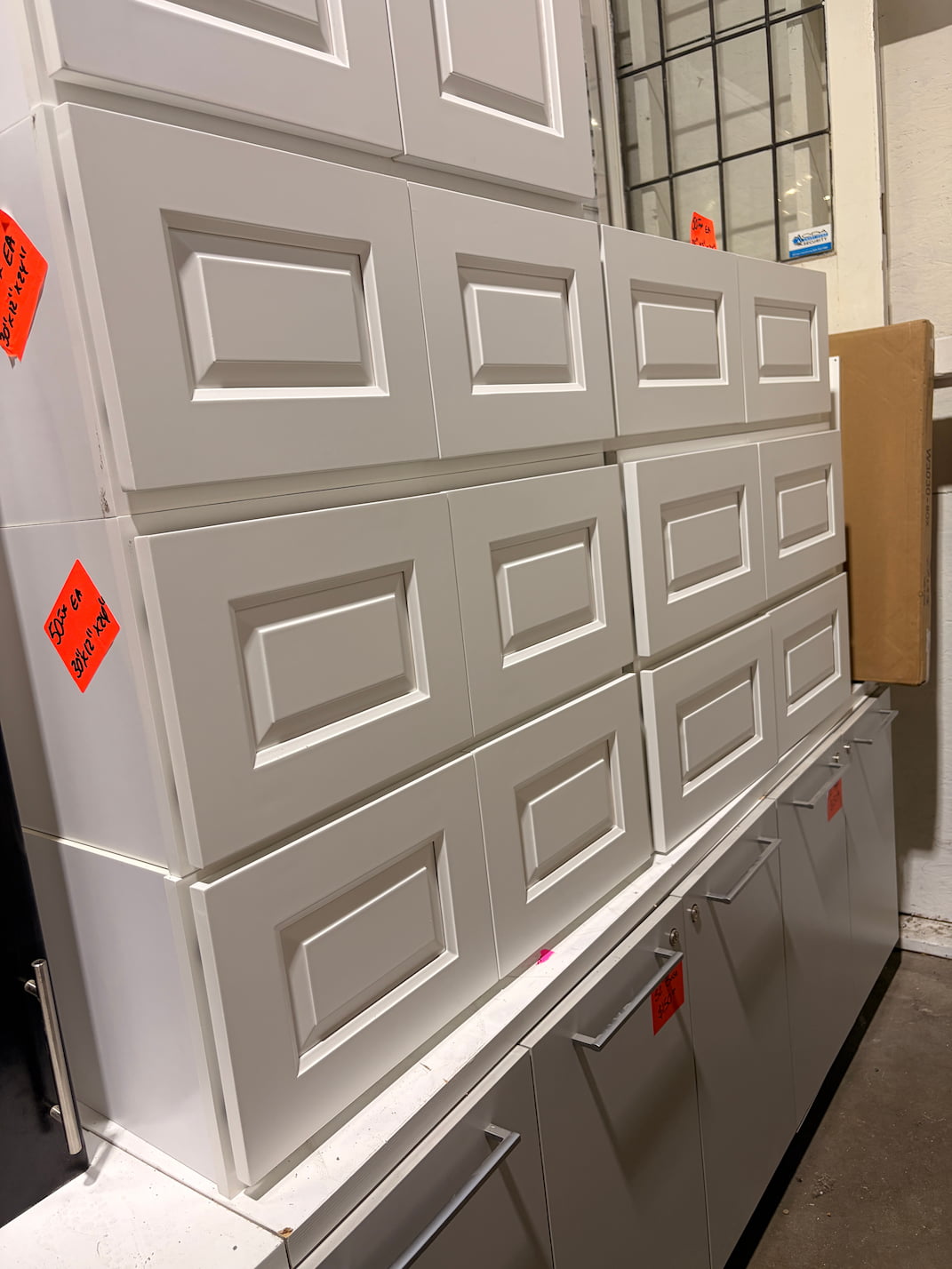Used kitchen cabinets in a variety of styles and colours at MRNU